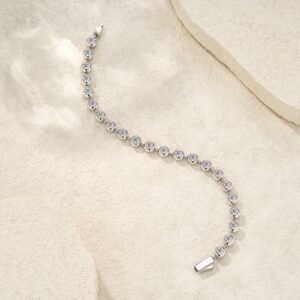 A 0.3-carat Luxurious And Fashionable Light Luxury Trend Jewelry Silver Bracelet Set With Top-quality Moissanite, Made Of S925 Silver-plated Platinum Material.
