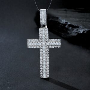 A Luxurious And Fashionable Minimalist Jewelry Pendant Necklace Set With Top-quality Moissanite, Made Of S925 Silver Electroplated With Platinum.