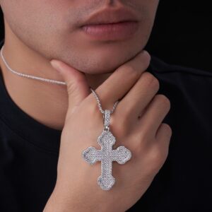 A Luxurious And Fashionable Minimalist Jewelry Pendant Necklace Set With Top-quality Moissanite, Made Of S925 Silver Electroplated With Platinum.