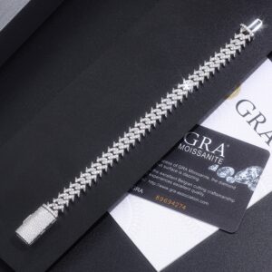 A Luxurious And Fashionable Minimalist Jewelry Bracelet Featuring Top-quality Moissanite, Made Of S925 Silver Electroplated With Platinum.