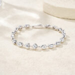 A Luxurious And Fashionable Minimalist Jewelry Bracelet Featuring Top-quality Moissanite, Made Of S925 Silver Electroplated With Platinum.
