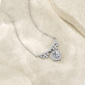 A Luxurious And Fashionable Minimalist Jewelry Pendant Necklace Featuring Top-quality Moissanite, Made Of S925 Silver Electroplated With Platinum.