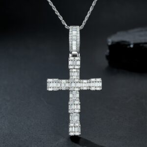 A Luxurious And Fashionable Minimalist Jewelry Pendant Necklace Featuring Top-quality Moissanite, Made Of S925 Silver Electroplated With Platinum.