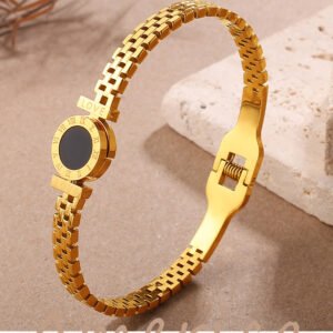 Fashionable, Versatile, Exclusive And Exquisite Wrist Accessory With Unique Style And Light Luxury. Gold Roman Numeral Black Surface Decorative Clasp Bracelet.
