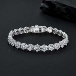 A Luxurious And Fashionable Minimalist Jewelry Bracelet Featuring Top-quality Moissanite, Made Of S925 Silver Electroplated With Platinum.