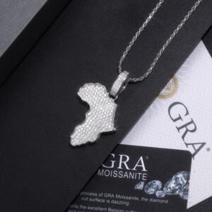 A Luxurious And Fashionable Minimalist Jewelry Pendant Necklace Featuring Top-quality Moissanite, Made Of S925 Silver Electroplated With Platinum.