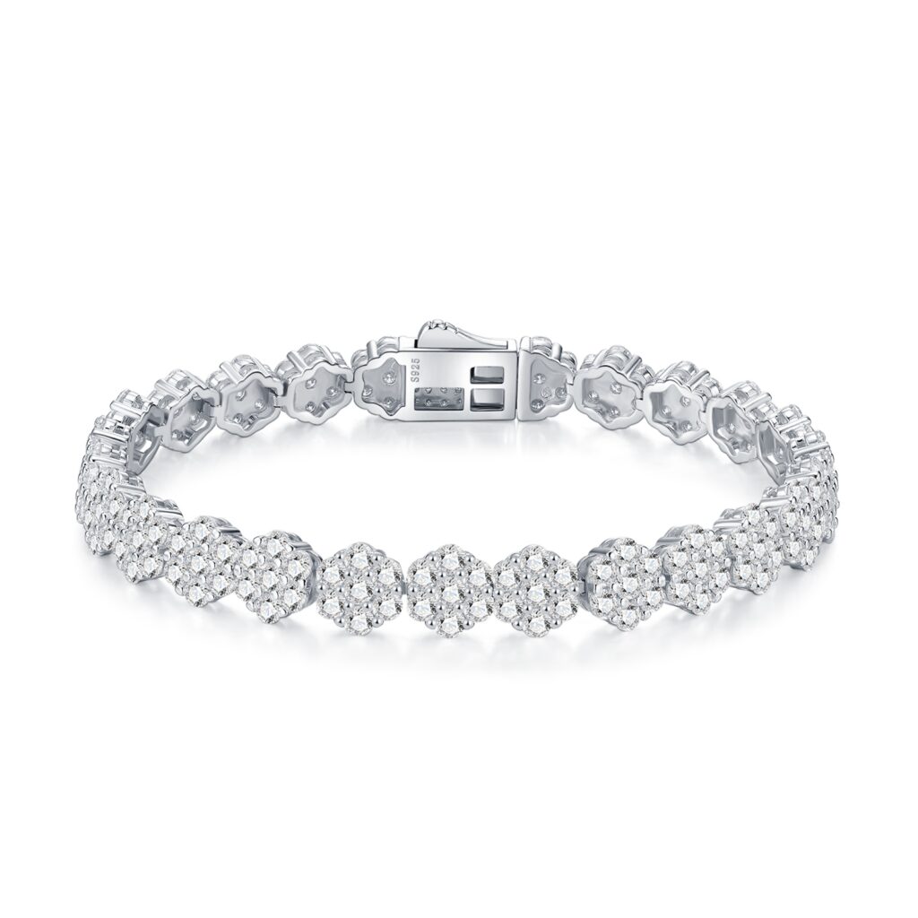 A Luxurious And Fashionable Minimalist Jewelry Bracelet Featuring Top-quality Moissanite, Made Of S925 Silver Electroplated With Platinum.