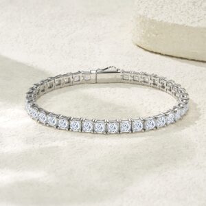 A Luxurious And Fashionable Minimalist Jewelry Bracelet Featuring Top-quality Moissanite, Made Of S925 Silver Electroplated With Platinum.