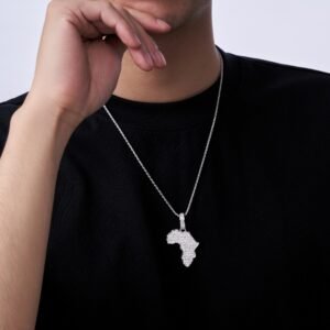 A Luxurious And Fashionable Minimalist Jewelry Pendant Necklace Featuring Top-quality Moissanite, Made Of S925 Silver Electroplated With Platinum.