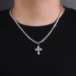 A Luxurious And Fashionable Minimalist Jewelry Pendant Necklace Featuring Top-quality Moissanite, Made Of S925 Silver Electroplated With Platinum.