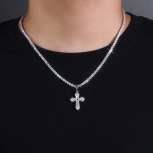 A Luxurious And Fashionable Minimalist Jewelry Pendant Necklace Featuring Top-quality Moissanite, Made Of S925 Silver Electroplated With Platinum.