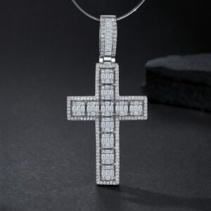 A Luxurious And Fashionable Minimalist Jewelry Pendant Necklace Set With Top-quality Moissanite, Made Of S925 Silver Electroplated With Platinum.