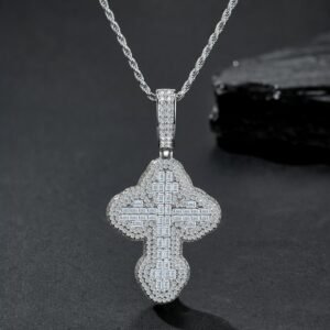 A Luxurious And Fashionable Minimalist Jewelry Pendant Necklace Featuring Top-quality Moissanite, Made Of S925 Silver Electroplated With Platinum.