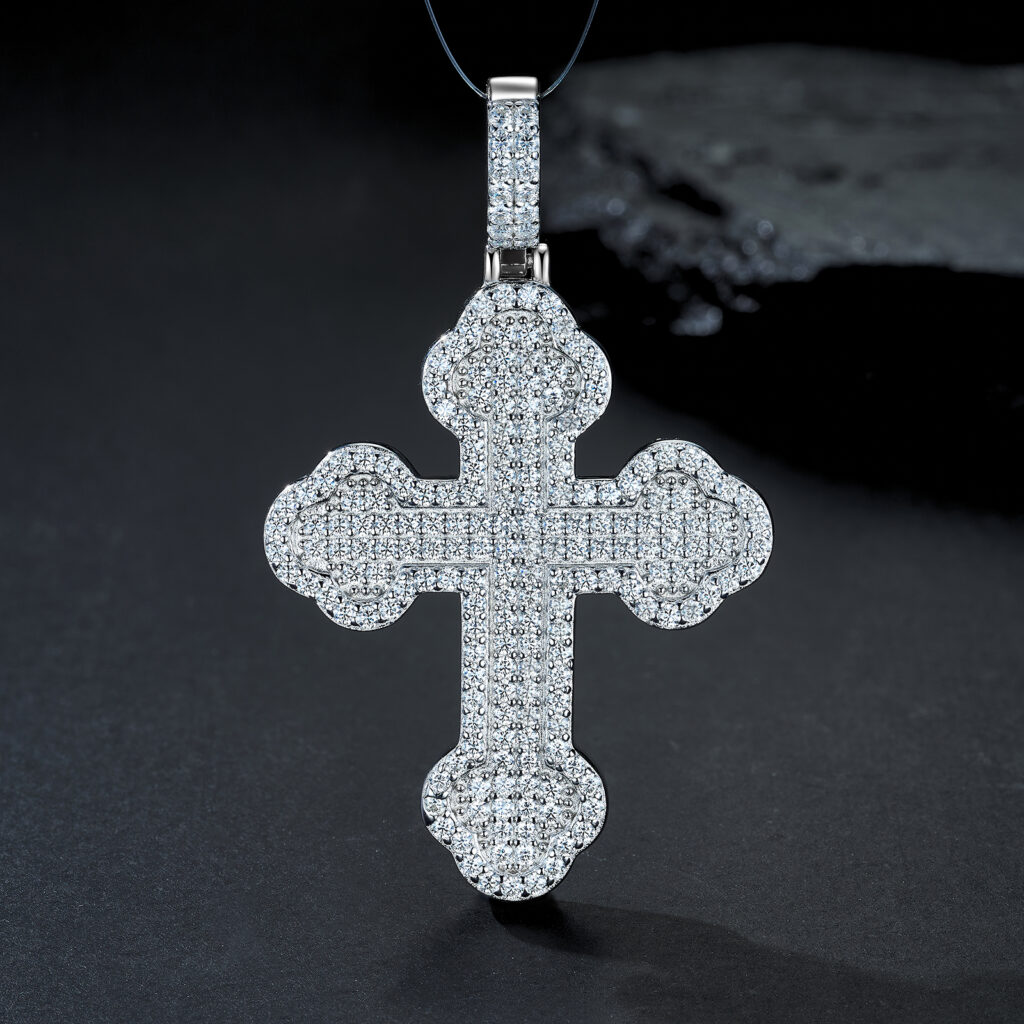 A Luxurious And Fashionable Minimalist Jewelry Pendant Necklace Set With Top-quality Moissanite, Made Of S925 Silver Electroplated With Platinum.