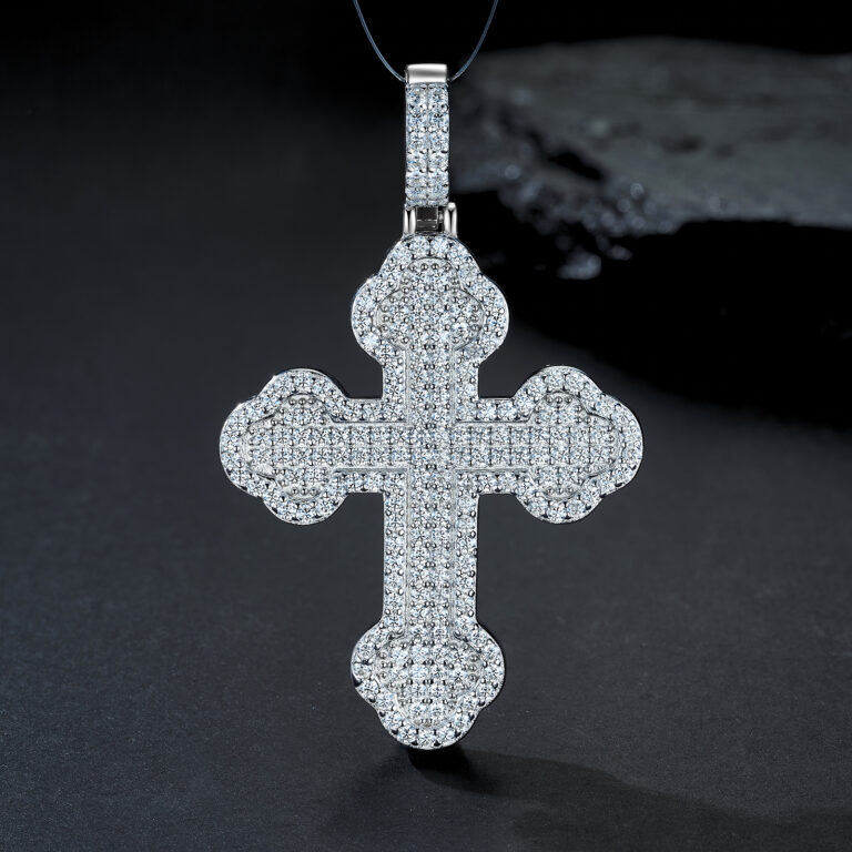 A Luxurious And Fashionable Minimalist Jewelry Pendant Necklace Set With Top-quality Moissanite, Made Of S925 Silver Electroplated With Platinum.