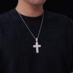 A Luxurious And Fashionable Minimalist Jewelry Pendant Necklace Set With Top-quality Moissanite, Made Of S925 Silver Electroplated With Platinum.