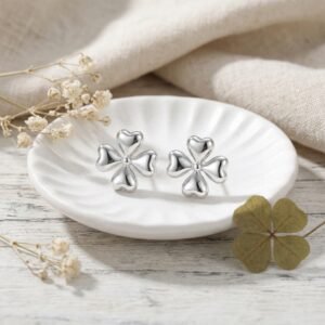 925 Sterling Silver Elegant Sterling Silver Heart-Shaped Four-Leaf Clover Stud Earrings