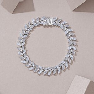 A Luxurious And Fashionable Minimalist Jewelry Bracelet Featuring Top-quality Moissanite, Made Of S925 Silver Electroplated With Platinum.