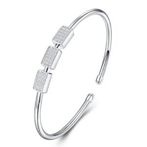 A Luxurious And Fashionable Minimalist Jewelry Bracelet Featuring Top-quality Moissanite, Made Of S925 Silver Electroplated With Platinum.
