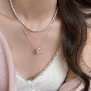 Versatile Layered Pearl Necklace With A Refined Manta Style