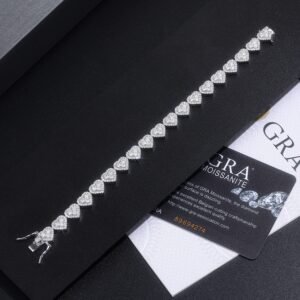 A Luxurious And Fashionable Minimalist Jewelry Bracelet Featuring Top-quality Moissanite, Made Of S925 Silver Electroplated With Platinum.