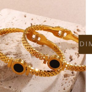 Fashionable, Versatile, Exclusive And Exquisite Wrist Accessory With Unique Style And Light Luxury. Gold Roman Numeral Black Surface Decorative Clasp Bracelet.