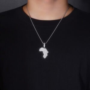 A Luxurious And Fashionable Minimalist Jewelry Pendant Necklace Featuring Top-quality Moissanite, Made Of S925 Silver Electroplated With Platinum.