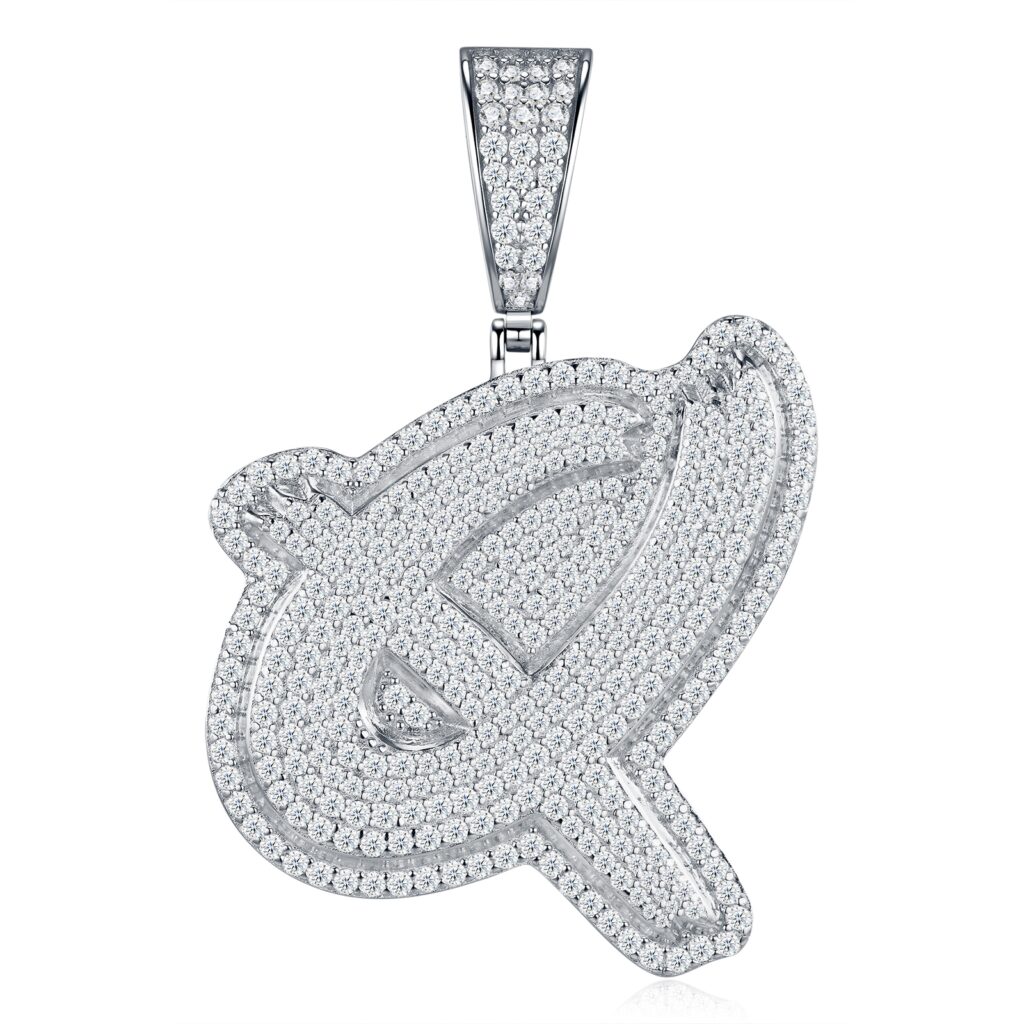 Fashion Shape 26 Letters -Q Set With Top Moissanite Luxury Fashion Light Luxury Trend Jewelry Silver Necklace Pendant, Using S925 Silver Plated Platinum Material.
