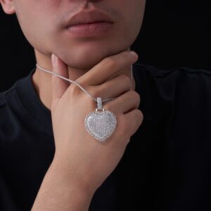 A Luxurious And Fashionable Minimalist Jewelry Pendant Necklace Set With Top-quality Moissanite, Made Of S925 Silver Electroplated With Platinum.