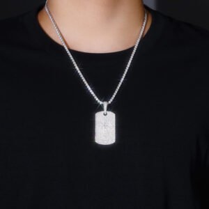 A Luxurious And Fashionable Minimalist Jewelry Pendant Necklace Featuring Top-quality Moissanite, Made Of S925 Silver Electroplated With Platinum.
