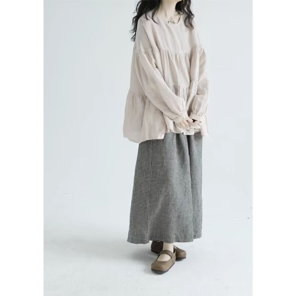 Women's Flowy Crew-neck Doll Shirt Pullover