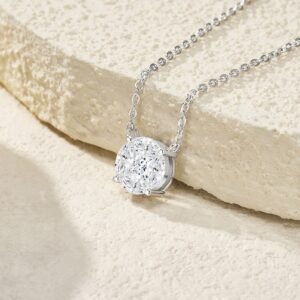 A Luxurious And Fashionable Minimalist Jewelry Pendant Necklace Featuring Top-quality Moissanite, Made Of S925 Silver Electroplated With Platinum.
