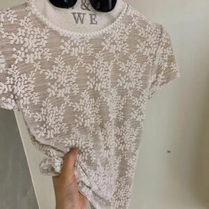 Round-neck Lace-trimmed Short-sleeve Top With A Fitted Waist