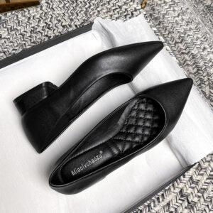 Elegant Low-heeled Black Leather Shoes With A Soft Sole, Chunky Heel, And Pointed Toe, Perfect For Work
