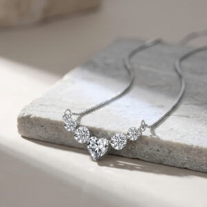 925 Sterling Silver Elegant CZ Necklace with Heart-Shaped Centerpiece on Chain