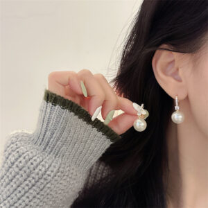 Women’s Casual Elegant Simple Pearl Earrings