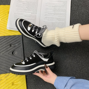 Noble Retro Black And White Color Block Sneakers For Women, 2026 Spring Autumn New Lace-up Soft Sole Comfortable Versatile Casual Board Shoes