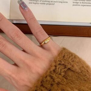 High-end Exquisite French Retro Forefinger Ring