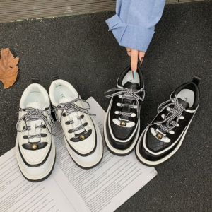 Noble Retro Black And White Color Block Sneakers For Women, 2026 Spring Autumn New Lace-up Soft Sole Comfortable Versatile Casual Board Shoes