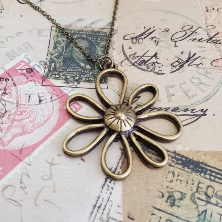 Retro Floral Alloy Pendant Womens Necklace