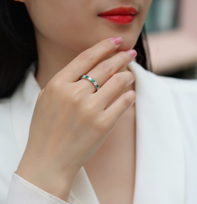 2.4g S925 Silver Platinum Plated Alternating Eternity Ring Green & White Gemstone Full Band, Stackable Dainty Promise Ring For Women, Jewelry Gift Box Set