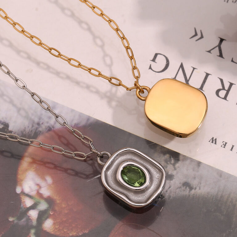 European And American Style Chic Vintage Stainless Steel 18K Gold-Plated Green Zircon Pendant Paperclip Chain Necklace