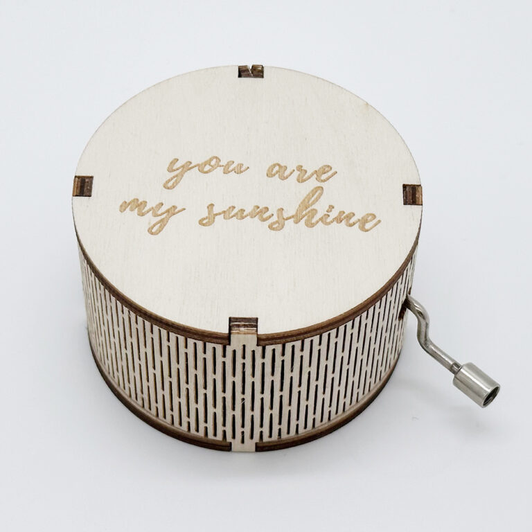 Retro-carved Hand-cranked Music Box For Gifting