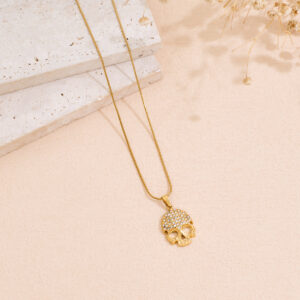 A Skull Shaped Stainless Steel Pendant Necklace Inlaid With Rhinestones, Suitable For Both Men And Women