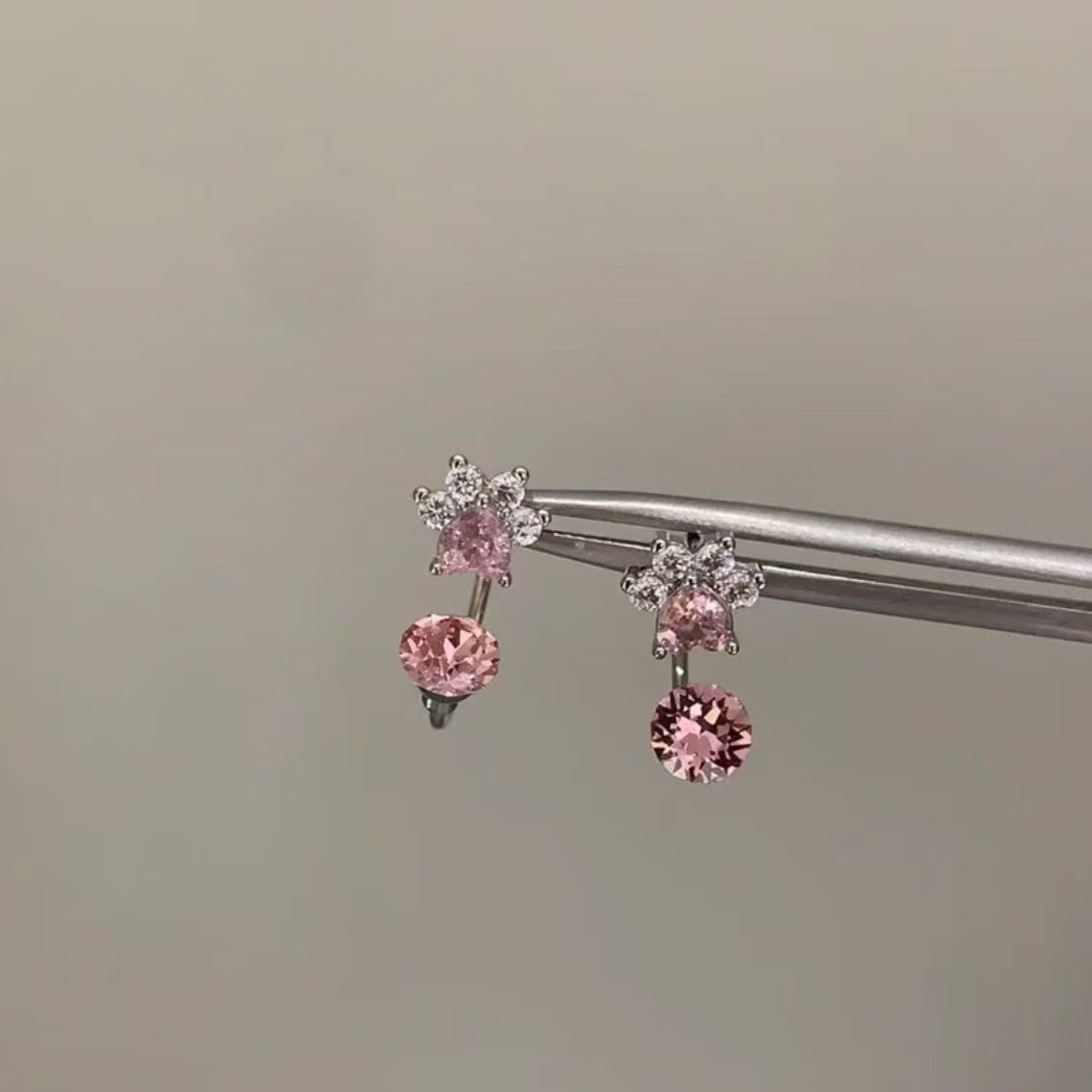 Super Sparkling Full Zircon Cat Paw Stud Earrings For Women, Sweet Cute Cat Drop Earrings Bow Helix Cartilage Studs Fashion Ear Jewelry