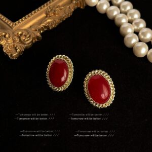 Retro Vintage Stud Earrings Women Elegant Style Niche Luxury Earrings Fashion Fine Jewelry Gift
