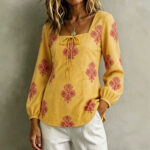 Womens Casual Long-sleeve Square-neck Top With A Standard Digital Print
