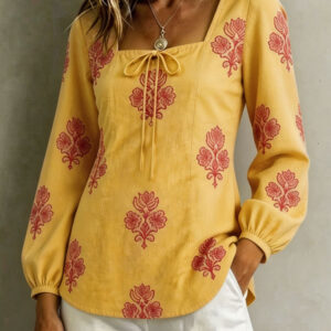 Womens Casual Long-sleeve Square-neck Top With A Standard Digital Print
