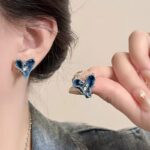 New Vintage Style Blue Heart Stud Earrings, Niche Unique Hong Kong Chic Compact Exquisite Heart Shaped Ear Ornaments
