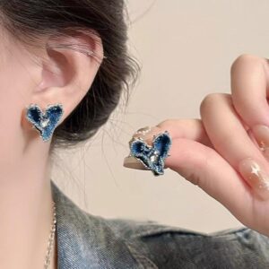 New Vintage Style Blue Heart Stud Earrings, Niche Unique Hong Kong Chic Compact Exquisite Heart Shaped Ear Ornaments